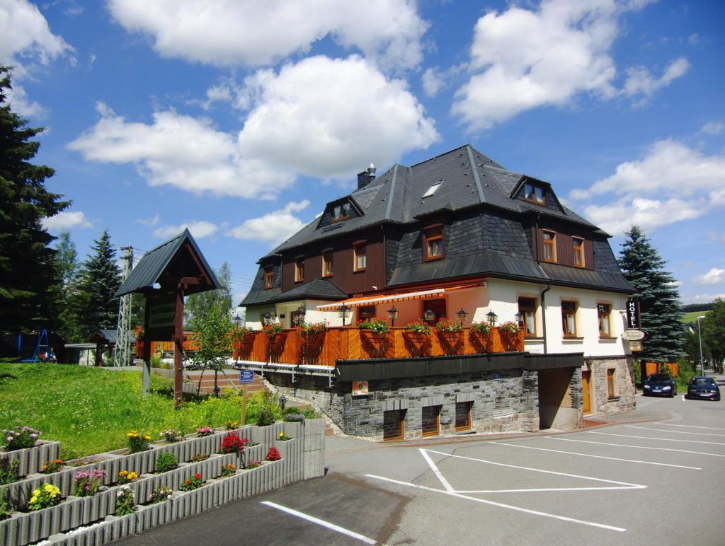 Hotel & Gästehaus Vierenstraße, city – Logis-Partner Stoneman Miriquidi MTB